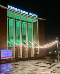 DKD Löwenzahn Bochum - Schauspielhaus leuchtet grün