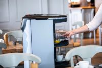 Giobotics - HolaBot fürs Abräumen in der Hotellerie