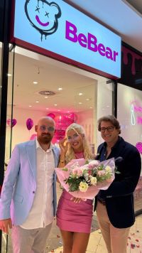 BeBear Studio - Sascha und Hanna Jakob mit Olaf Kindt, Centermanager Skyline Plaza