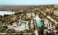 Akra Didim - Aussenansicht mit Poollandschaft