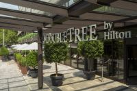 Stilvolle Terrasse am DoubleTree by Hilton Berlin Ku´damm - Erholung in städtischer Umgebung