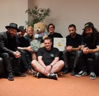 Charity-Aktion von Tom und Vinylhippo and friends - Besuch bei Alex Henry Foster