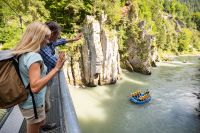 Kaiserwinkl - Sommer: Hängebrücke auf dem Schmugglerweg