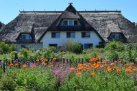 Hotel Haferland - Rückansicht mit Kräutergarten