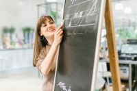 Kalligrafie-Künstlerin Jeannette Mokosch im Okelmann´s