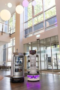 Event Hotels & Giobotics - die Serviceroboter „Jeeves“ und „Lore“ im Mercure Hotel Bochum City