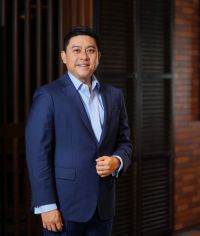Onyx Hospitality Group - Eigentümer & CEO Yuthachai Charanachitta