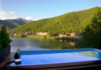 Whirlpool mit Seeblick im Lopota Lake Resort & Spa