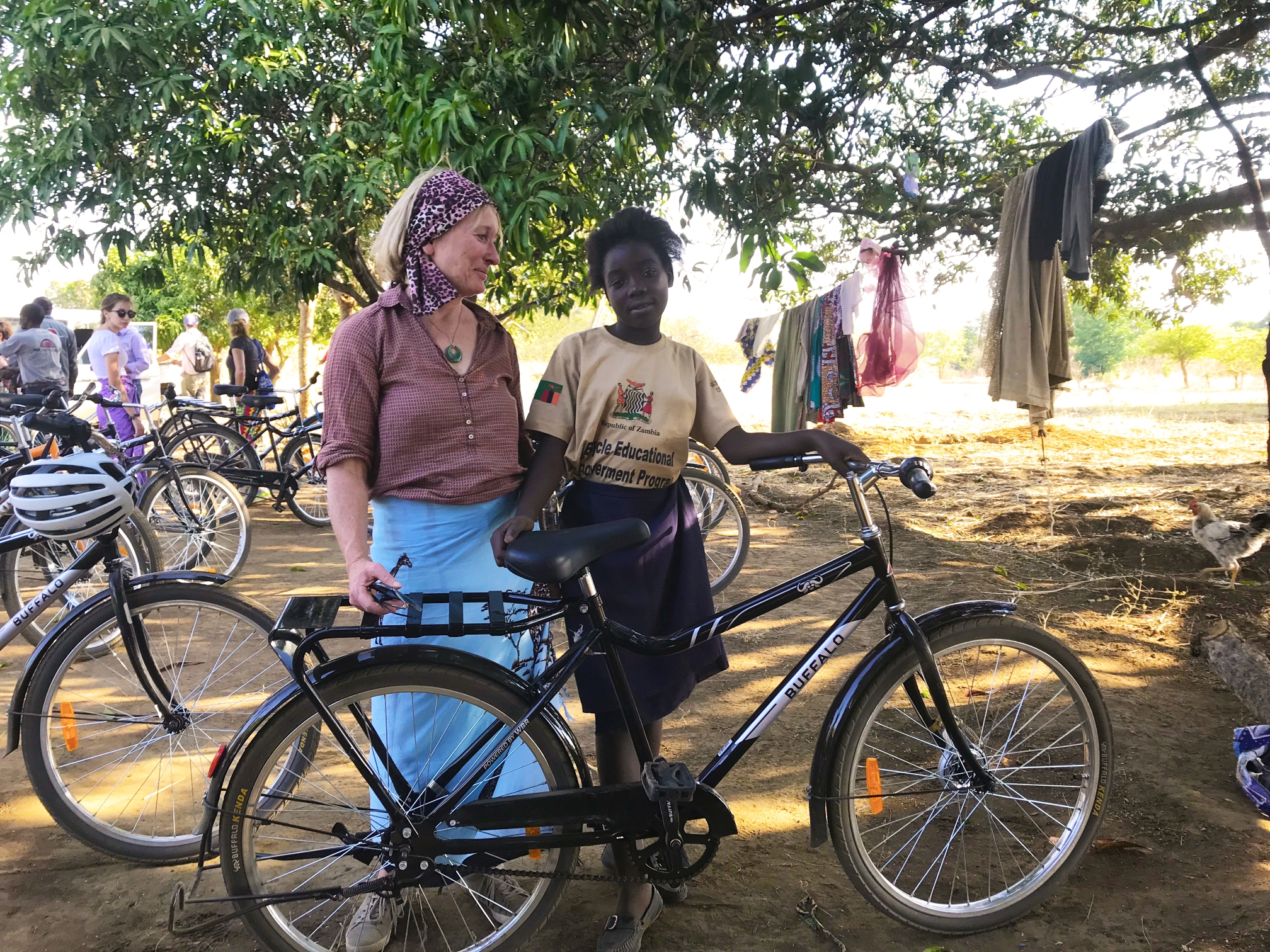 Landpartie-Geschäftsführerin Inge Hauer vor Ort in Sambia